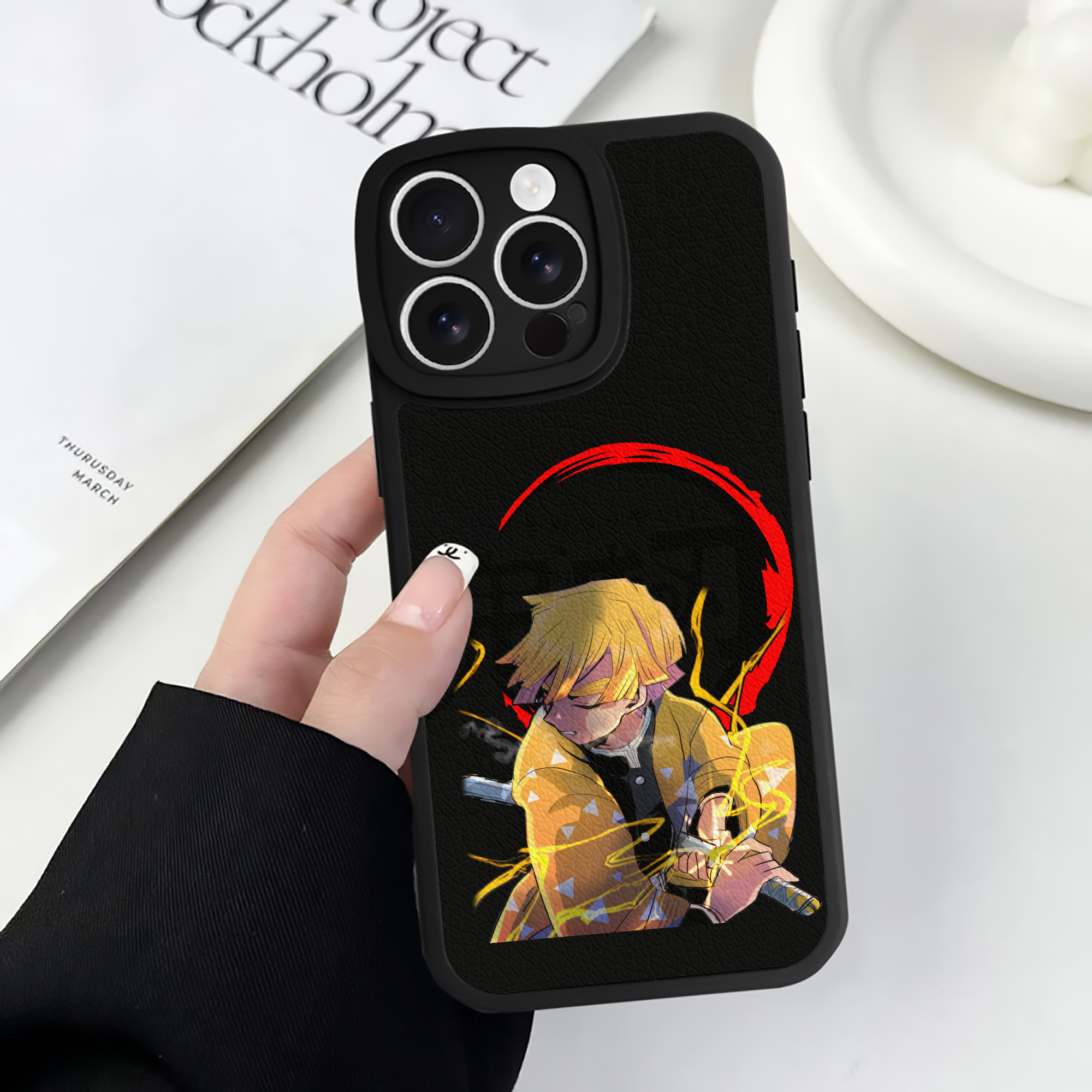（画像用） 鬼滅の刃（きめつのやいば）我妻 善逸／あがつま ぜんいつ Agatsuma Zenitsu 【iPhone 16シリーズ対応】シリコンスマホケース（レザー調） 材質：シリコン